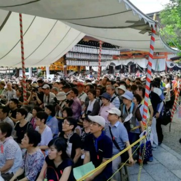 八坂神社石見神楽奉納ー毎年ながら観客の多さに圧倒
